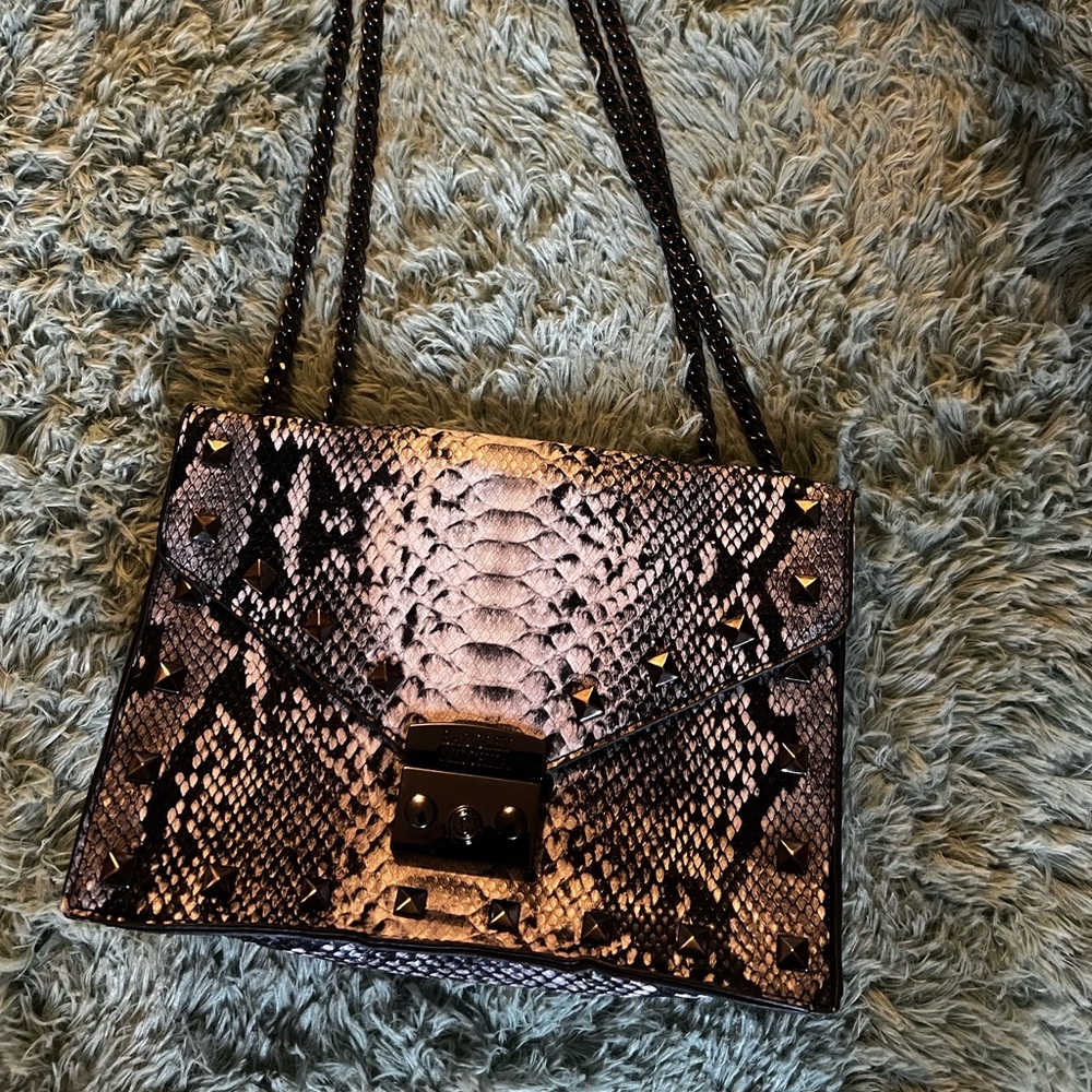 Elegant Snake Print Shoulder Bag